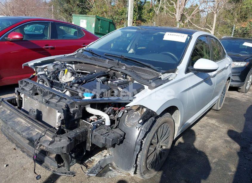 Photo 2 of 2019 Volkswagen Jetta 1.4T R-LINE/1.4T S/1.4T SE (VIN 3VWCB7BU9KM141694)