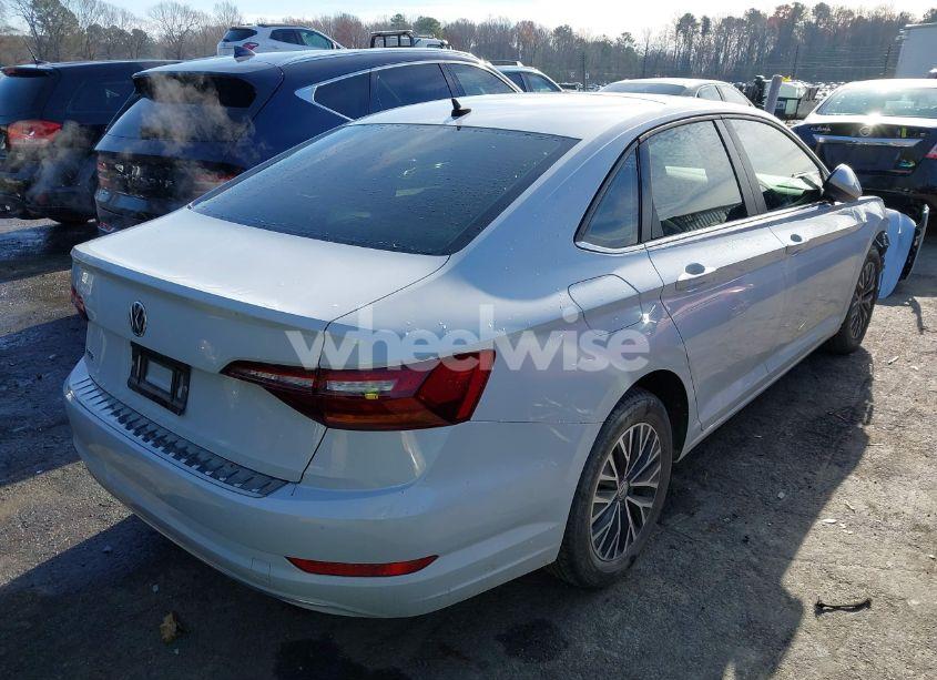 Photo 4 of 2019 Volkswagen Jetta 1.4T R-LINE/1.4T S/1.4T SE (VIN 3VWCB7BU9KM141694)