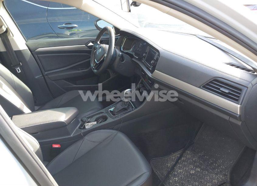 Photo 5 of 2019 Volkswagen Jetta 1.4T R-LINE/1.4T S/1.4T SE (VIN 3VWCB7BU9KM141694)