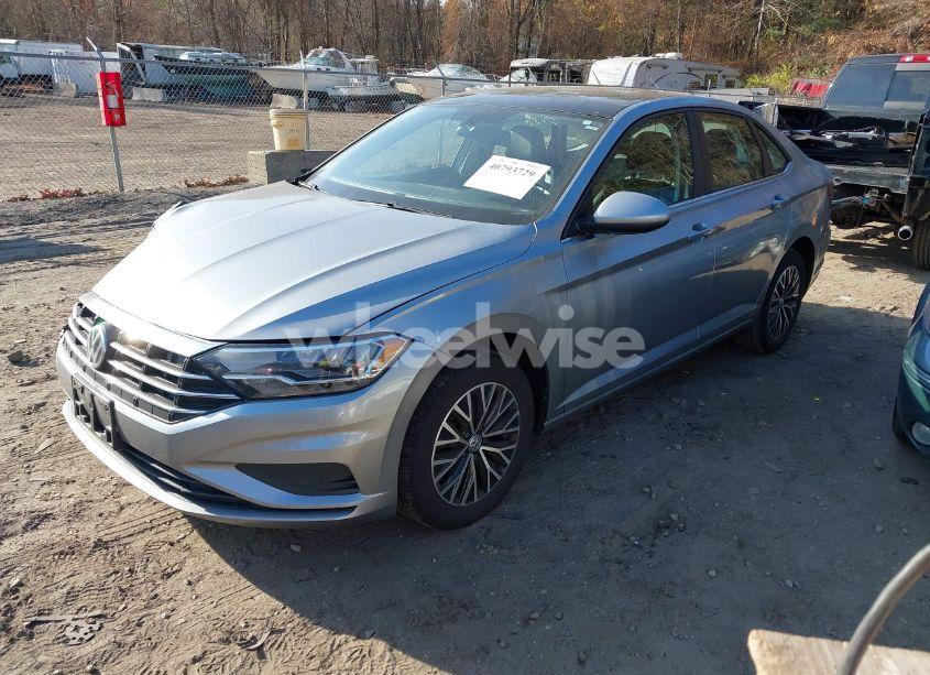 Photo 2 of 2020 Volkswagen Jetta 1.4T R-LINE/1.4T S/1.4T SE (VIN 3VWCB7BU9LM024974)