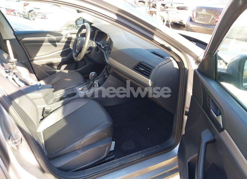 Photo 5 of 2020 Volkswagen Jetta 1.4T R-LINE/1.4T S/1.4T SE (VIN 3VWCB7BU9LM024974)