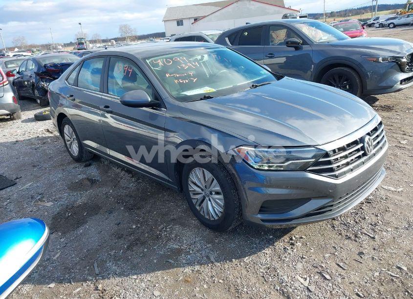 2019 Volkswagen Jetta 1.4T R-LINE/1.4T S/1.4T SE (VIN 3VWCB7BUXKM154342) main photo