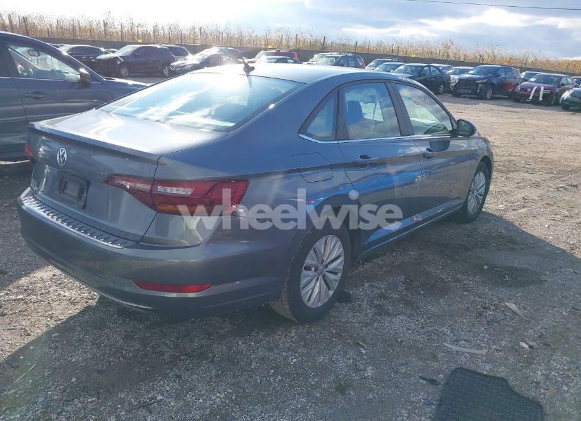 Photo 4 of 2019 Volkswagen Jetta 1.4T R-LINE/1.4T S/1.4T SE (VIN 3VWCB7BUXKM154342)