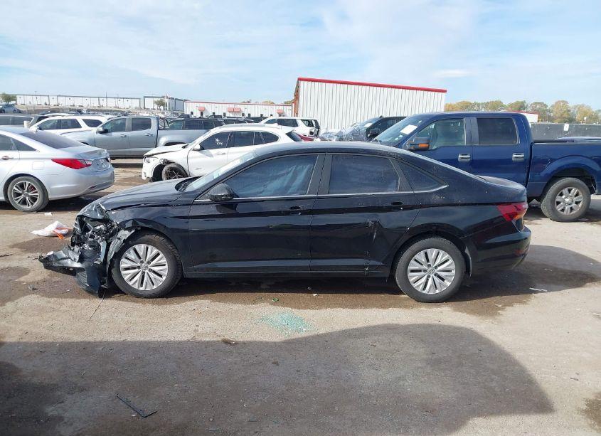 Photo 14 of 2019 Volkswagen Jetta 1.4T R-LINE/1.4T S/1.4T SE (VIN 3VWCB7BUXKM196414)