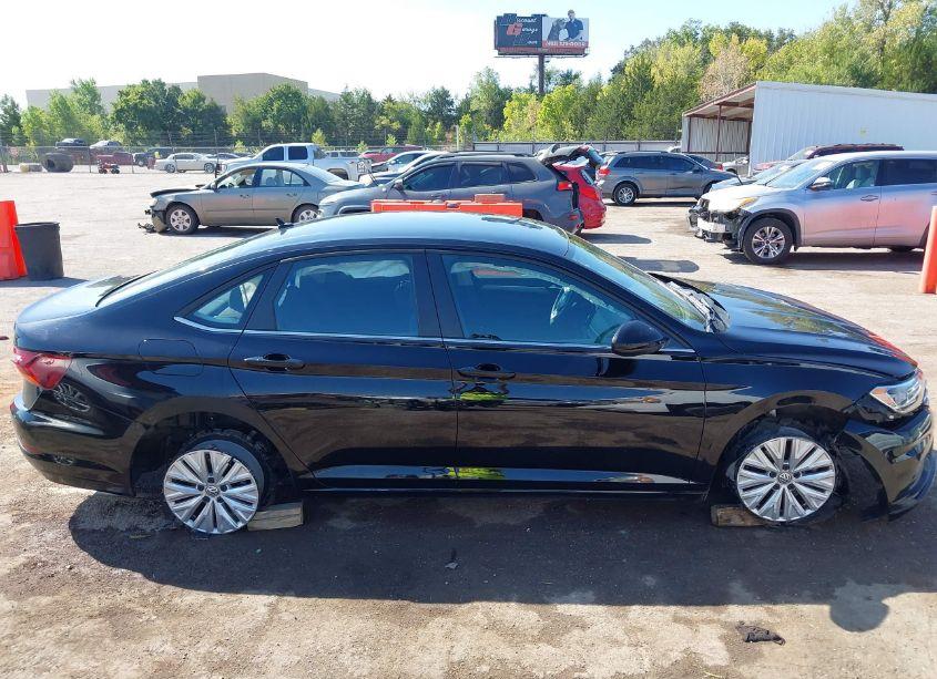 Photo 13 of 2019 Volkswagen Jetta 1.4T R-LINE/1.4T S/1.4T SE (VIN 3VWCB7BUXKM200770)