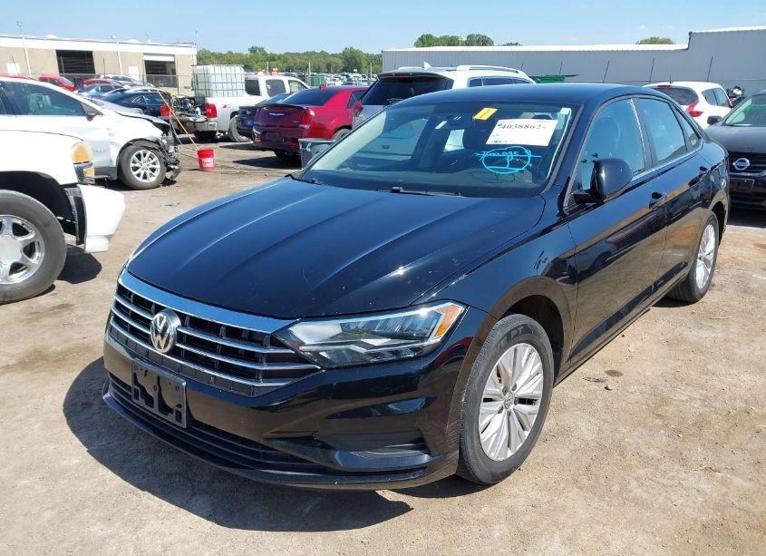 Photo 2 of 2019 Volkswagen Jetta 1.4T R-LINE/1.4T S/1.4T SE (VIN 3VWCB7BUXKM200770)