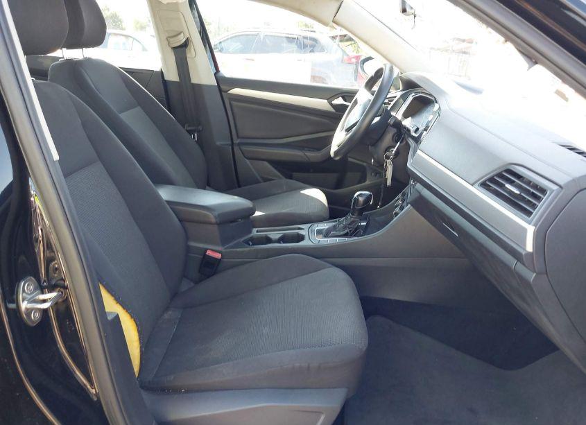 Photo 5 of 2019 Volkswagen Jetta 1.4T R-LINE/1.4T S/1.4T SE (VIN 3VWCB7BUXKM200770)