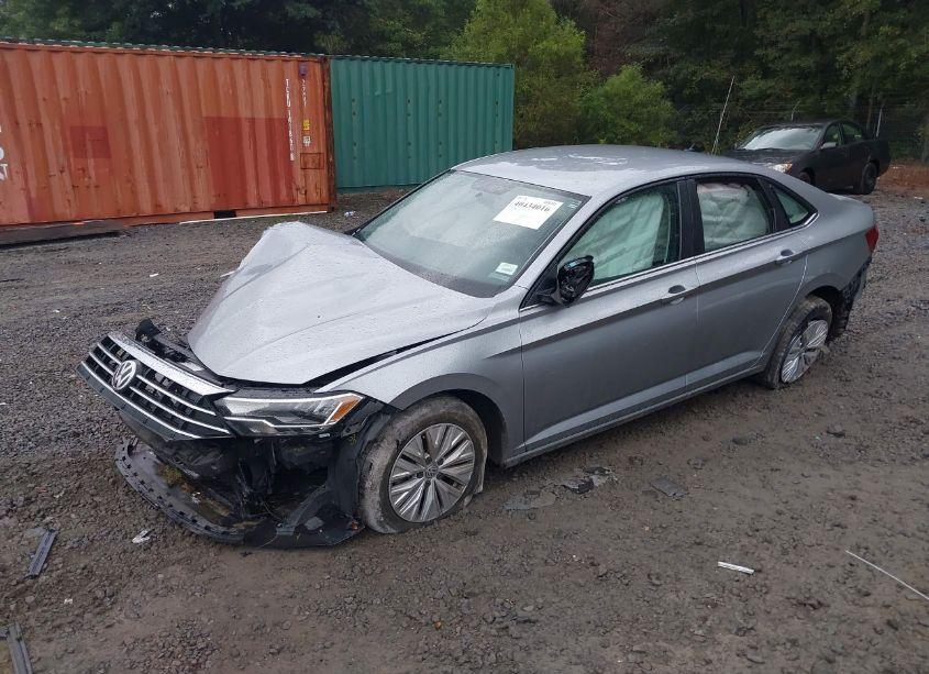 Photo 2 of 2019 Volkswagen Jetta 1.4T R-LINE/1.4T S/1.4T SE (VIN 3VWCB7BUXKM243683)