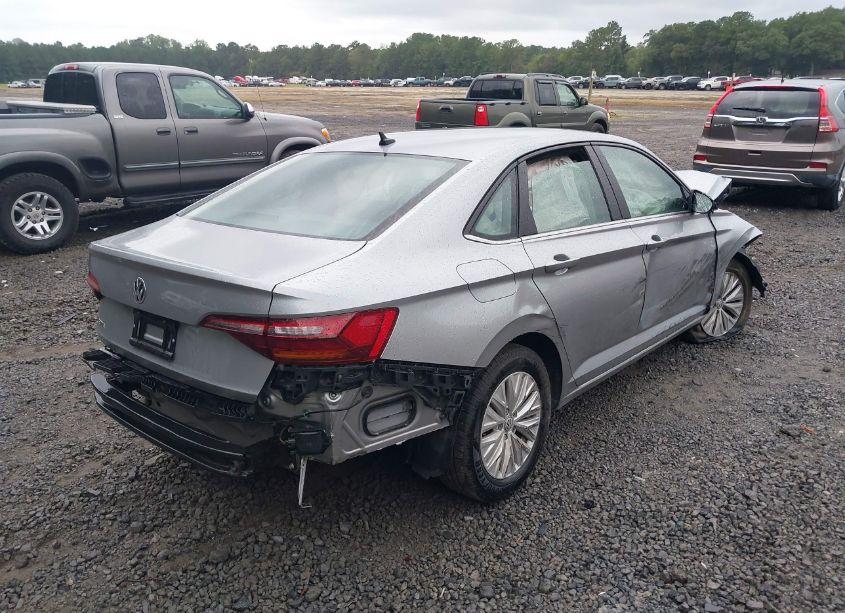 Photo 4 of 2019 Volkswagen Jetta 1.4T R-LINE/1.4T S/1.4T SE (VIN 3VWCB7BUXKM243683)