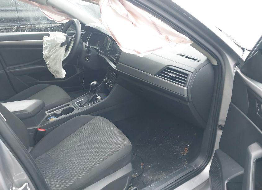 Photo 5 of 2019 Volkswagen Jetta 1.4T R-LINE/1.4T S/1.4T SE (VIN 3VWCB7BUXKM243683)