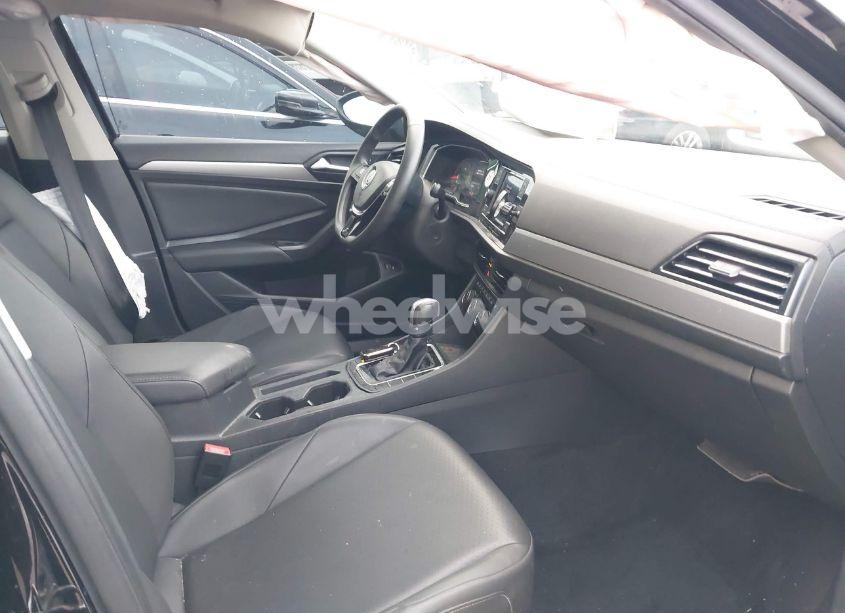 Photo 5 of 2020 Volkswagen Jetta 1.4T R-LINE/1.4T S/1.4T SE (VIN 3VWCB7BUXLM031884)