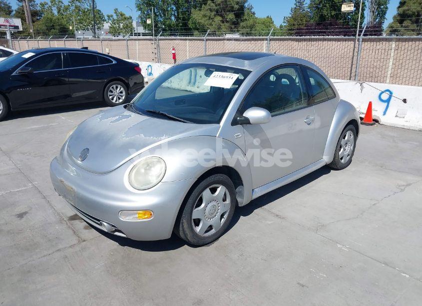 Photo 2 of 2001 Volkswagen New BEETLE GLS 1.8L TURBO (VIN 3VWCD21C11M412672)