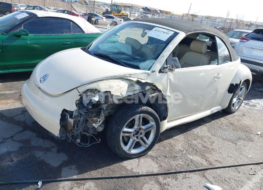 Photo 2 of 2005 Volkswagen New BEETLE GLS 1.8T (VIN 3VWCD31YX5M303666)