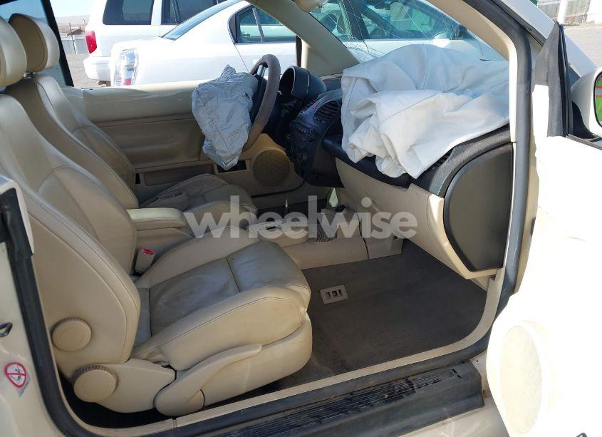 Photo 5 of 2005 Volkswagen New BEETLE GLS 1.8T (VIN 3VWCD31YX5M303666)