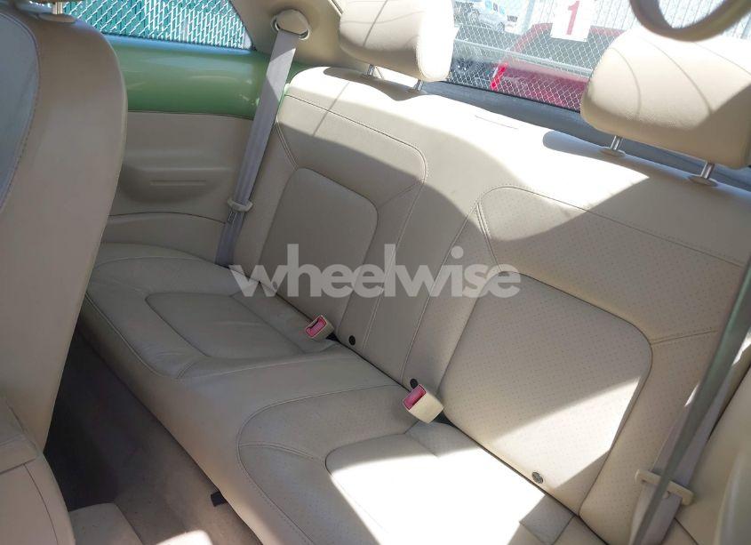 Photo 8 of 2004 Volkswagen New BEETLE GLS 2.0L (VIN 3VWCK31C34M415802)