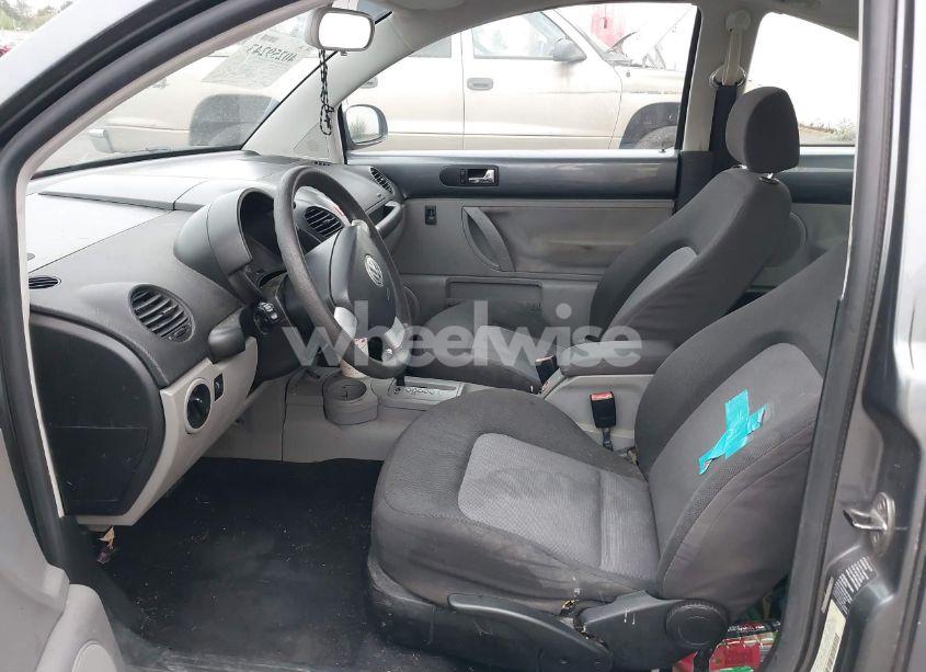 Photo 5 of 2004 Volkswagen New BEETLE GLS 2.0L (VIN 3VWCK31CX4M420124)