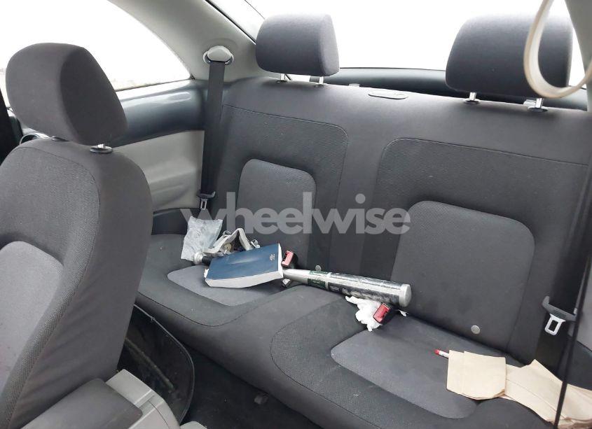 Photo 8 of 2004 Volkswagen New BEETLE GLS 2.0L (VIN 3VWCK31CX4M420124)