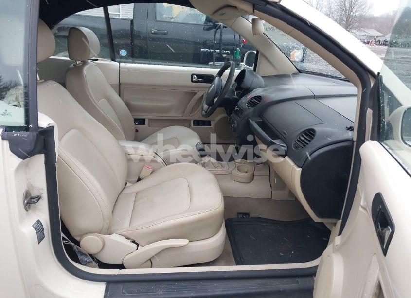 Photo 5 of 2005 Volkswagen New BEETLE GLS (VIN 3VWCM31YX5M310035)