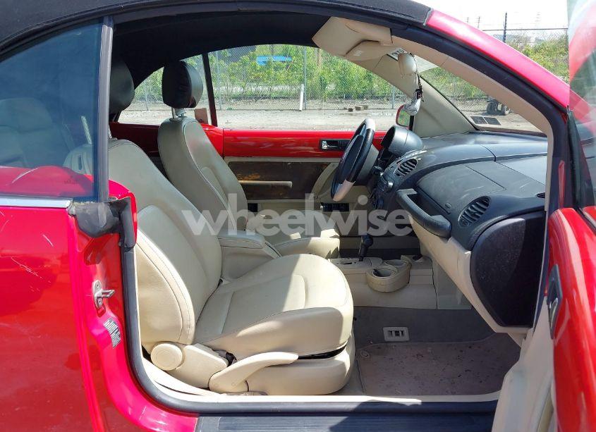 Photo 5 of 2005 Volkswagen New BEETLE GLS (VIN 3VWCM31YX5M362832)