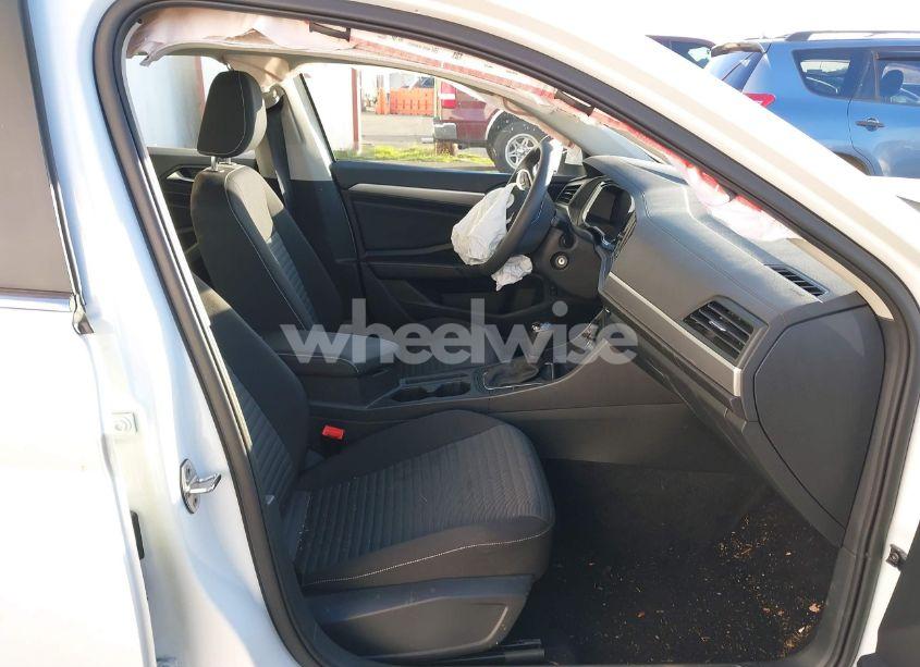 Photo 5 of 2022 Volkswagen Jetta 1.5T S (VIN 3VWCM7BU2NM026692)