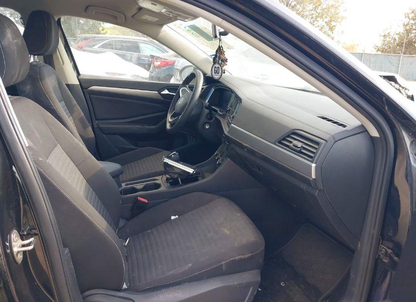Photo 5 of 2022 Volkswagen Jetta 1.5T S (VIN 3VWCM7BU7NM002744)