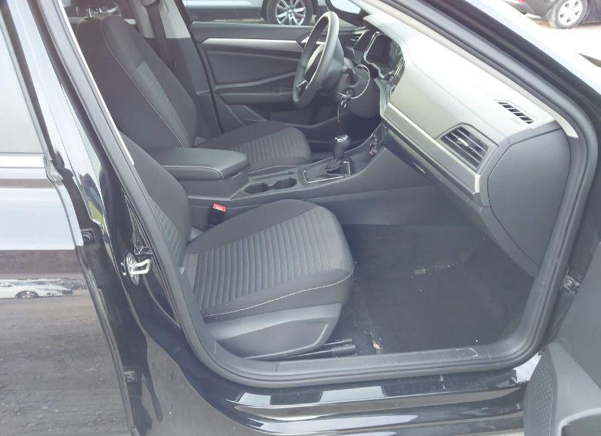 Photo 5 of 2022 Volkswagen Jetta 1.5T S (VIN 3VWCM7BU9NM020940)