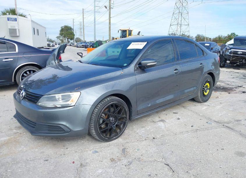 Photo 2 of 2014 Volkswagen Jetta 1.8T SE (VIN 3VWD07AJ0EM226347)