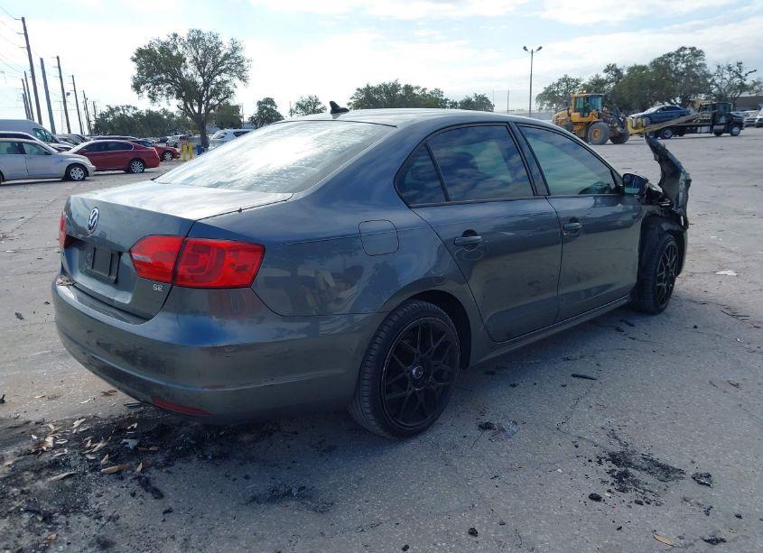 Photo 4 of 2014 Volkswagen Jetta 1.8T SE (VIN 3VWD07AJ0EM226347)