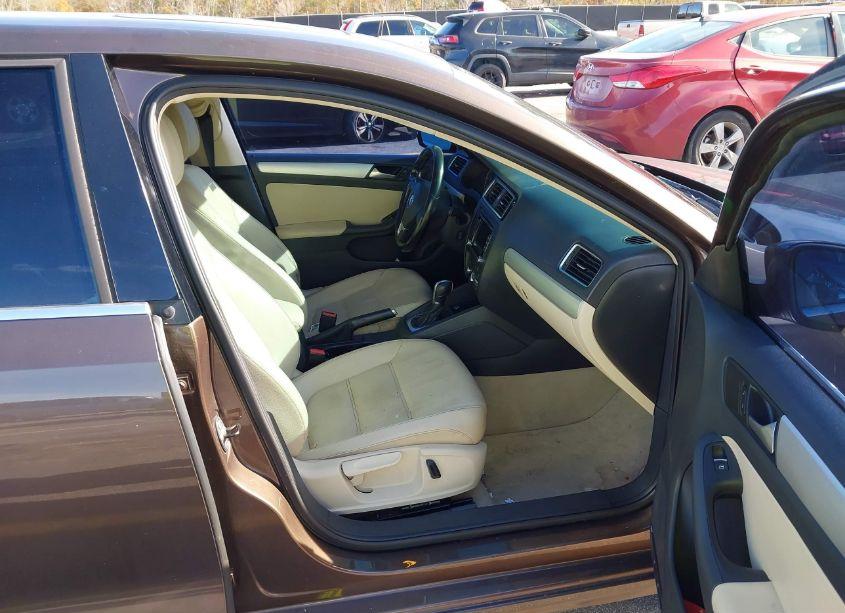 Photo 5 of 2014 Volkswagen Jetta 1.8T SE (VIN 3VWD07AJ0EM388432)