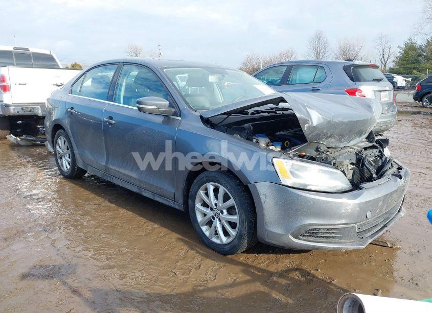 2014 Volkswagen Jetta 1.8T SE (VIN 3VWD07AJ1EM330314) main photo