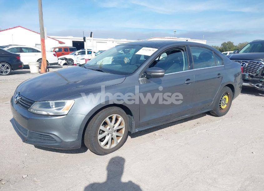 Photo 2 of 2014 Volkswagen Jetta 1.8T SE (VIN 3VWD07AJ1EM378265)