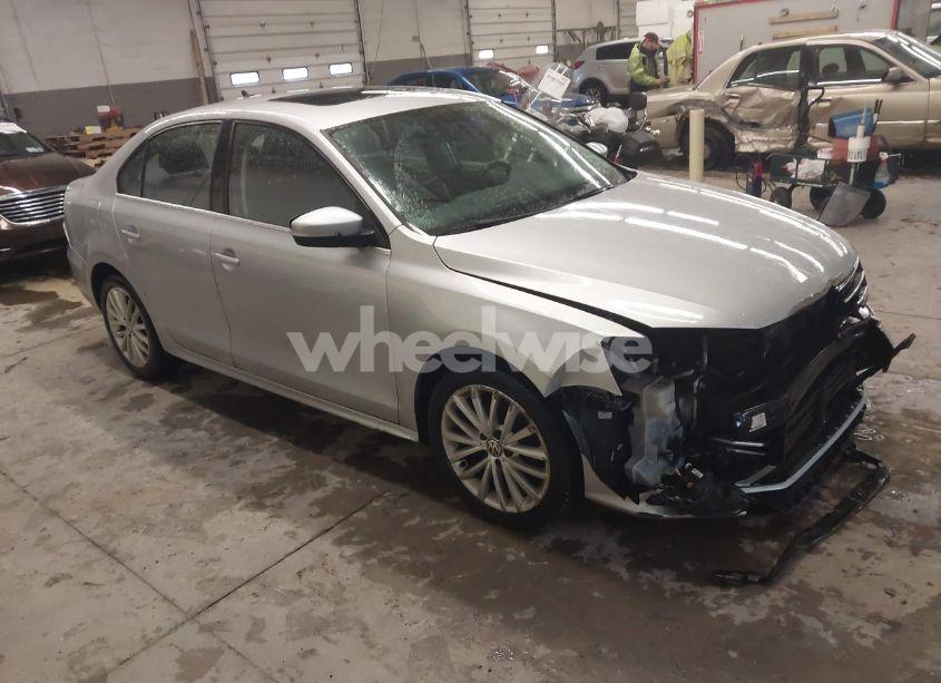 2015 Volkswagen Jetta 1.8T SE (VIN 3VWD07AJ1FM221711) main photo