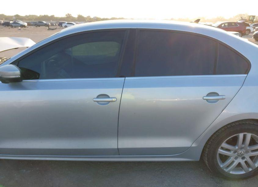 Photo 14 of 2015 Volkswagen Jetta 1.8T SE (VIN 3VWD07AJ1FM339550)