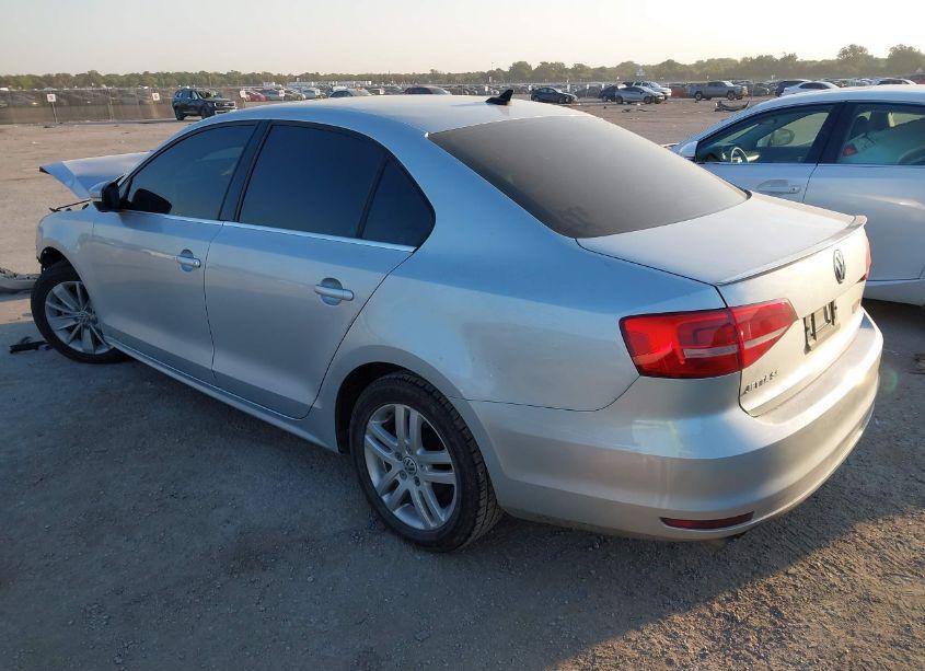 Photo 3 of 2015 Volkswagen Jetta 1.8T SE (VIN 3VWD07AJ1FM339550)