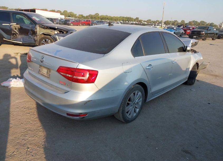 Photo 4 of 2015 Volkswagen Jetta 1.8T SE (VIN 3VWD07AJ1FM339550)