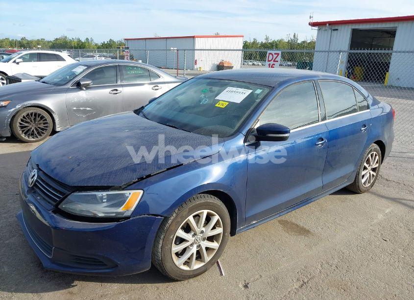 Photo 2 of 2014 Volkswagen Jetta 1.8T SE (VIN 3VWD07AJ2EM292883)