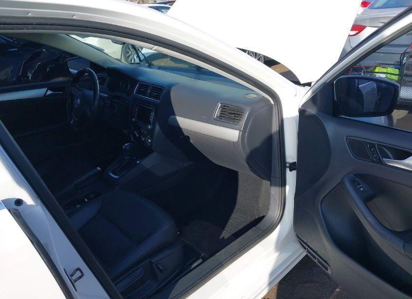 Photo 5 of 2014 Volkswagen Jetta 1.8T SE (VIN 3VWD07AJ2EM382647)