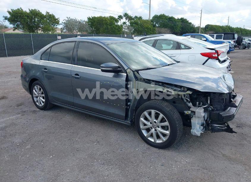 2014 Volkswagen Jetta 1.8T SE (VIN 3VWD07AJ2EM411841) main photo