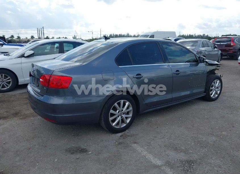 Photo 4 of 2014 Volkswagen Jetta 1.8T SE (VIN 3VWD07AJ2EM411841)