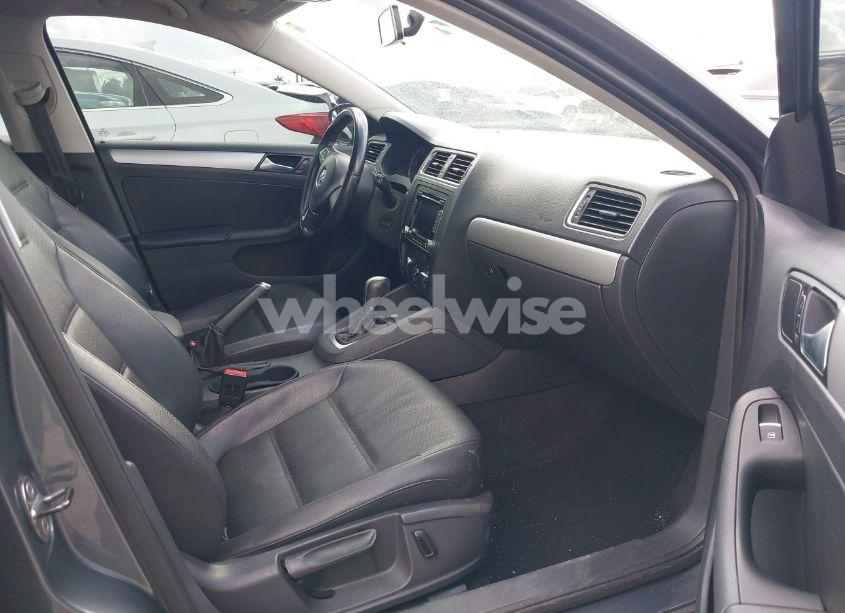Photo 5 of 2014 Volkswagen Jetta 1.8T SE (VIN 3VWD07AJ2EM411841)