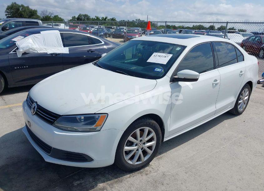 Photo 2 of 2014 Volkswagen Jetta 1.8T SE (VIN 3VWD07AJ2EM444256)