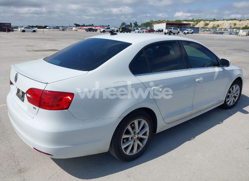 Photo 4 of 2014 Volkswagen Jetta 1.8T SE (VIN 3VWD07AJ2EM444256)