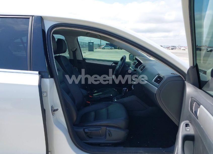 Photo 5 of 2014 Volkswagen Jetta 1.8T SE (VIN 3VWD07AJ2EM444256)