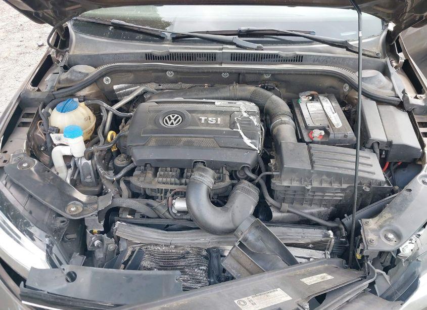 Photo 10 of 2015 Volkswagen Jetta 1.8T SE (VIN 3VWD07AJ2FM316813)