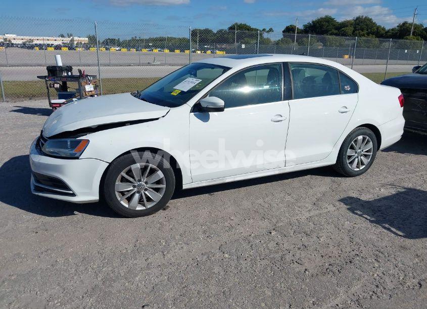 Photo 2 of 2015 Volkswagen Jetta SEDAN (VIN 3VWD07AJ2FM412442)