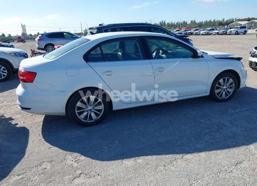 Photo 4 of 2015 Volkswagen Jetta SEDAN (VIN 3VWD07AJ2FM412442)