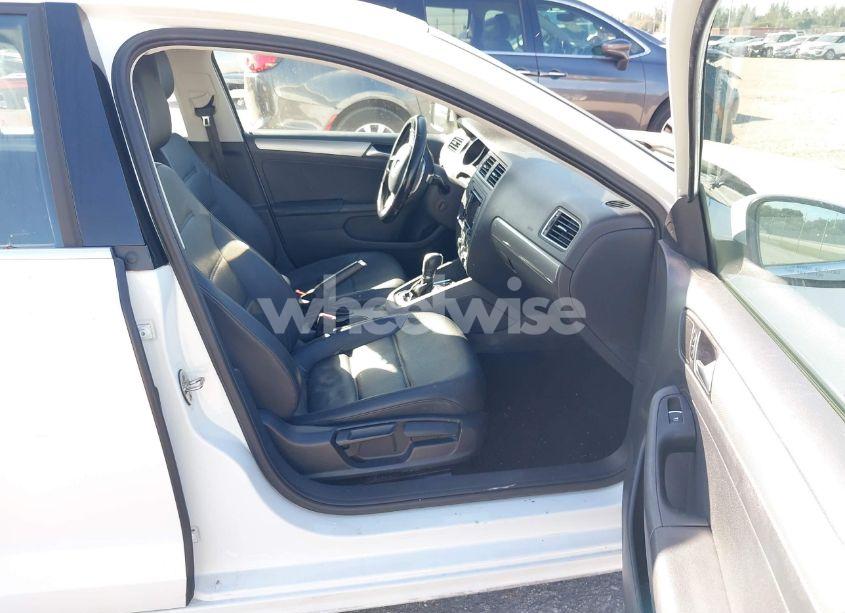 Photo 5 of 2015 Volkswagen Jetta SEDAN (VIN 3VWD07AJ2FM412442)