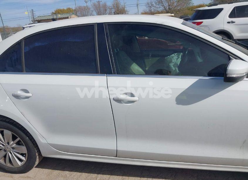 Photo 13 of 2015 Volkswagen Jetta 1.8T SE (VIN 3VWD07AJ2FM413901)