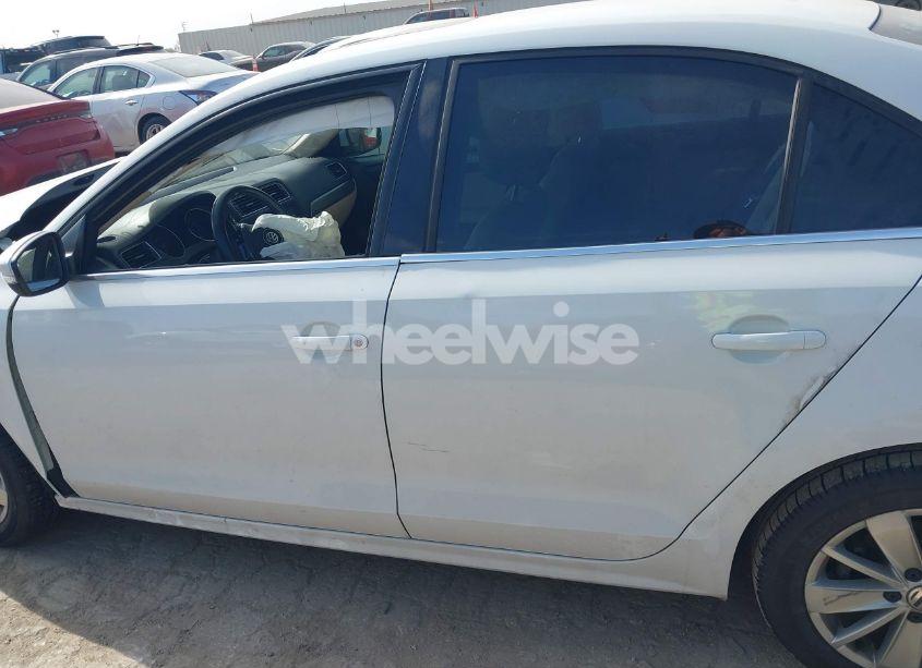 Photo 14 of 2015 Volkswagen Jetta 1.8T SE (VIN 3VWD07AJ2FM413901)