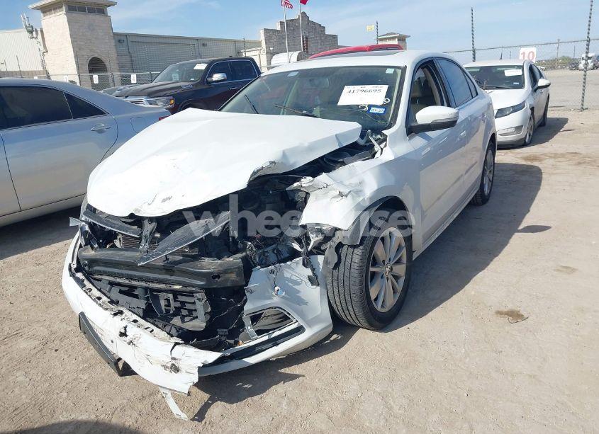 Photo 2 of 2015 Volkswagen Jetta 1.8T SE (VIN 3VWD07AJ2FM413901)